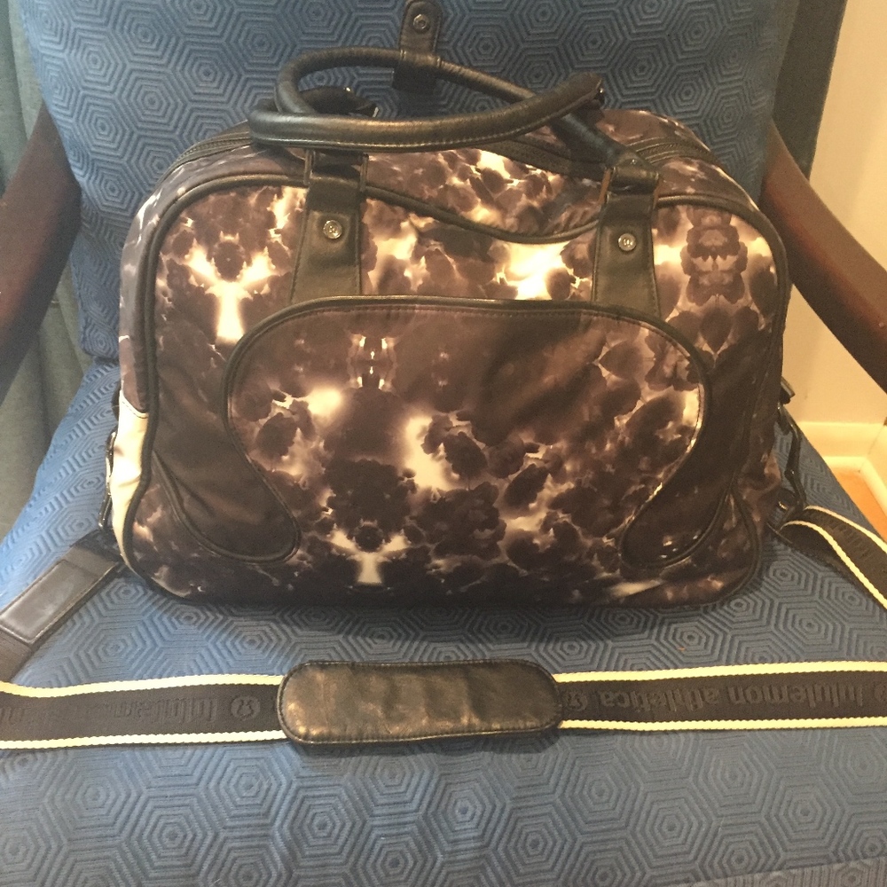 Lululemon Duffle B/W Floral Print